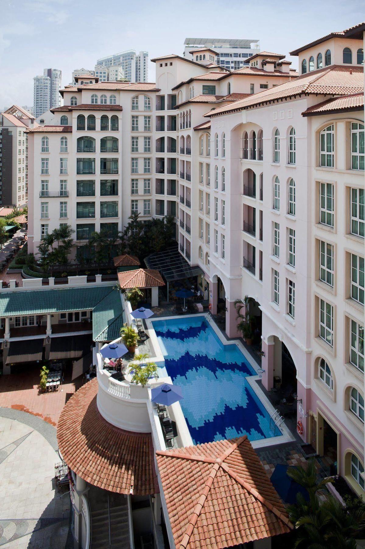Fraser Place Robertson Walk Singapore Exteriör bild The swimming pool at the hotel