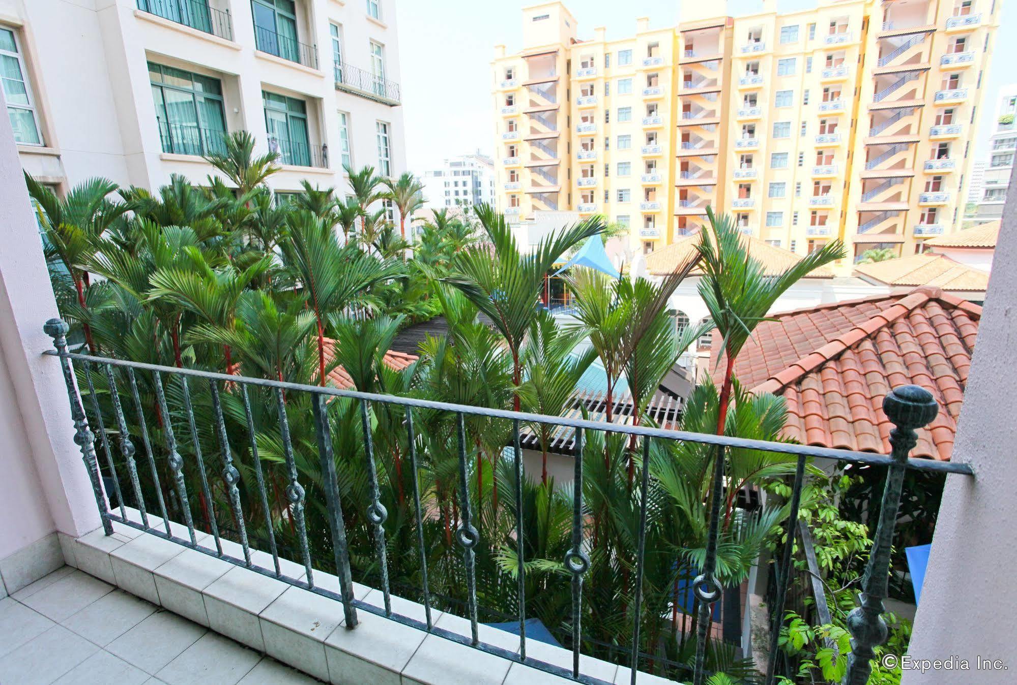 Fraser Place Robertson Walk Singapore Exteriör bild A balcony in Singapore