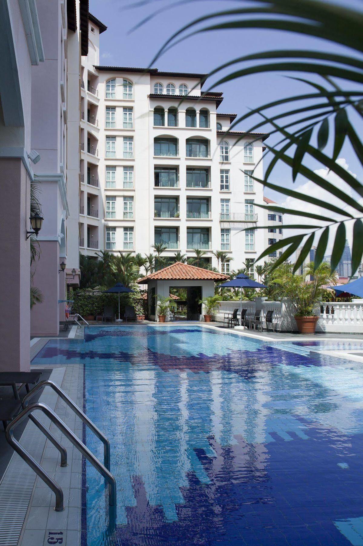 Fraser Place Robertson Walk Singapore Exteriör bild The swimming pool at the hotel
