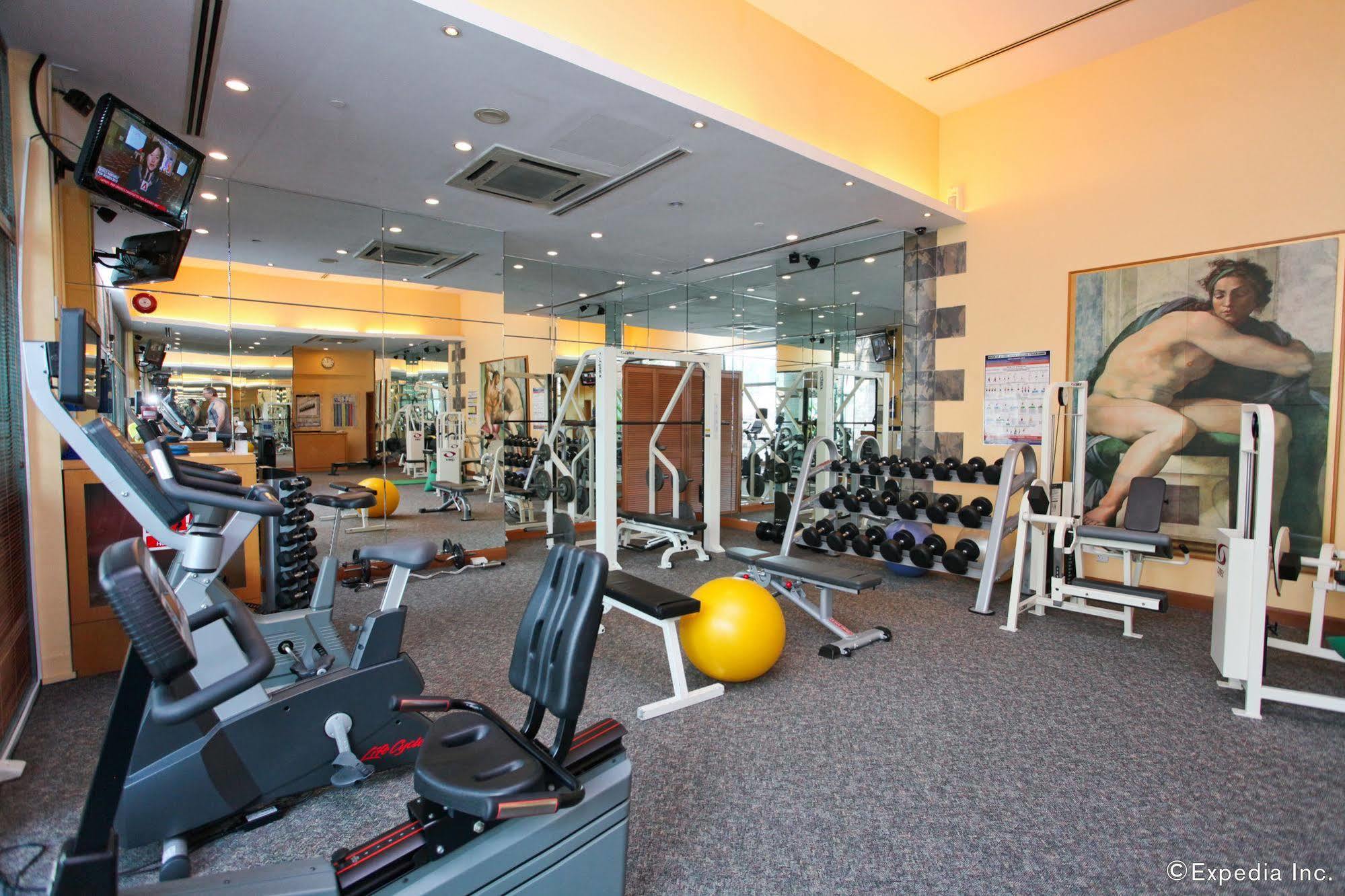 Fraser Place Robertson Walk Singapore Exteriör bild The gym at the hotel